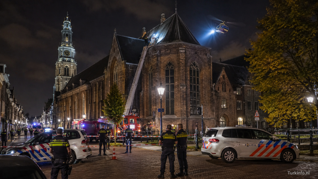 Delft’te Tarihi Kilisede Gece Alarmı: Çatıya Çıkan Kişi Polis Operasyonuyla İndirildi