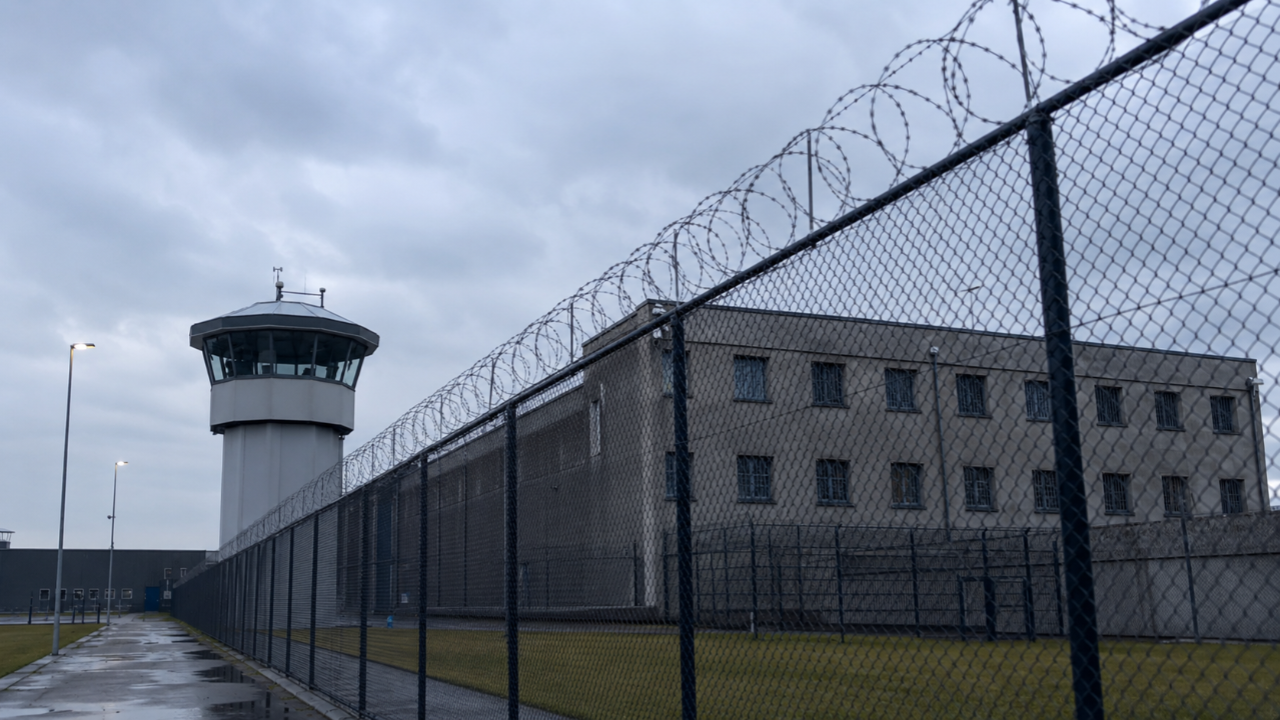 Almere Cezaevi Yeniden Açılabilir: Hollanda’da Hücre Krizine Yeni Plan