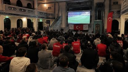 Hollanda’daki Türk Camilerinde Dünya Kupası Seferberliği: Sabah Namazından Dev Ekrana Milli Heyecan