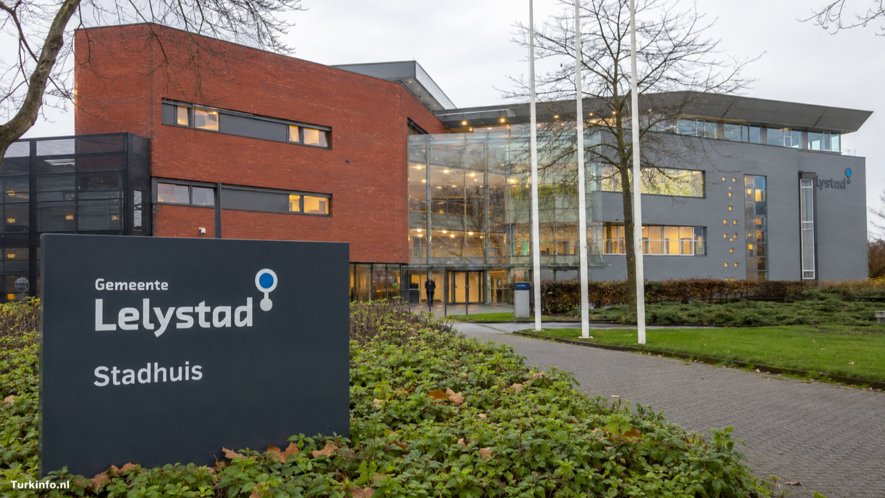 Lelystad’daki Gençlik Kurumunda Yönetim Krizi Derinleşiyor