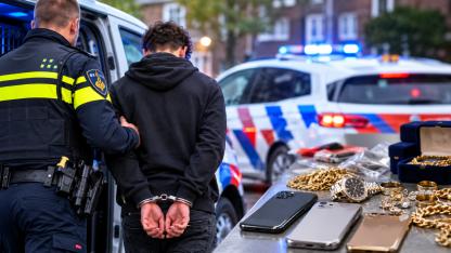 15 Yaşındaki Schiedamlı Genç Banka Dolandırıcılığı Şüphesiyle Tutuklandı
