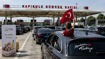 Kapıkule'de Gurbetçi Yoğunluğu Zirvede: Türkiye'ye Kavuşan Vatandaşlar Duygularını Paylaştı