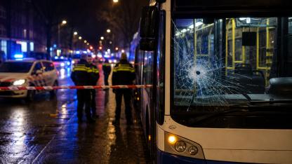 Rotterdam'da Dehşet: Hareket Halindeki Otobüse Ateş Açıldı, Polis Elektroşok Cihazı Kullandı
