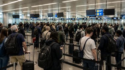 Schiphol'den Yaz Tatili Uyarısı: Yeni Sınır Sistemi Nedeniyle Bekleme Süresi 5 Saate Çıkabilir